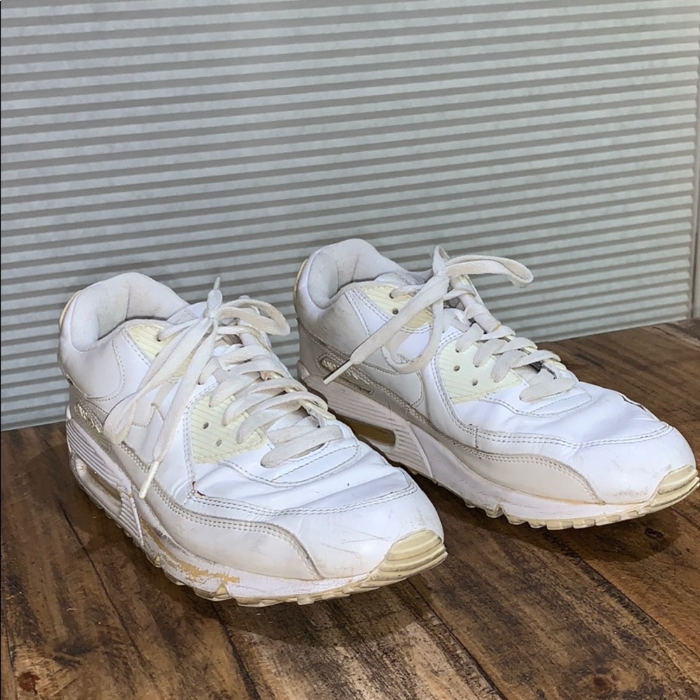 White Nike Air Max